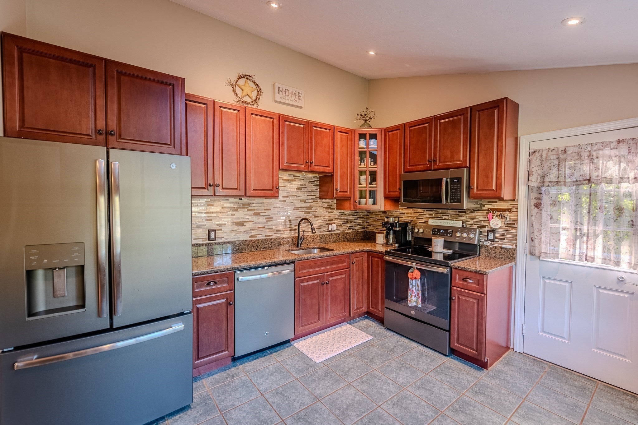 90 Codding Dr, Taunton, MA Photo #12