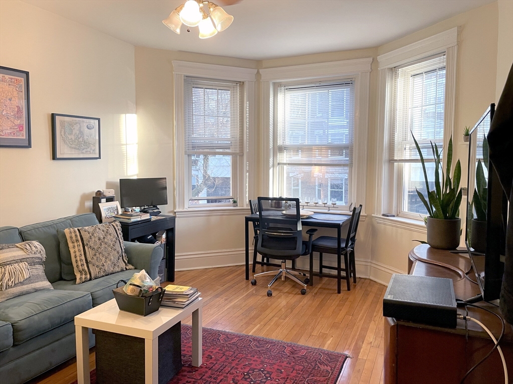 Click for 35 Queensberry ST #7, Boston, MA slideshow Click for 35 Queensberry ST #7, Boston, MA slideshow