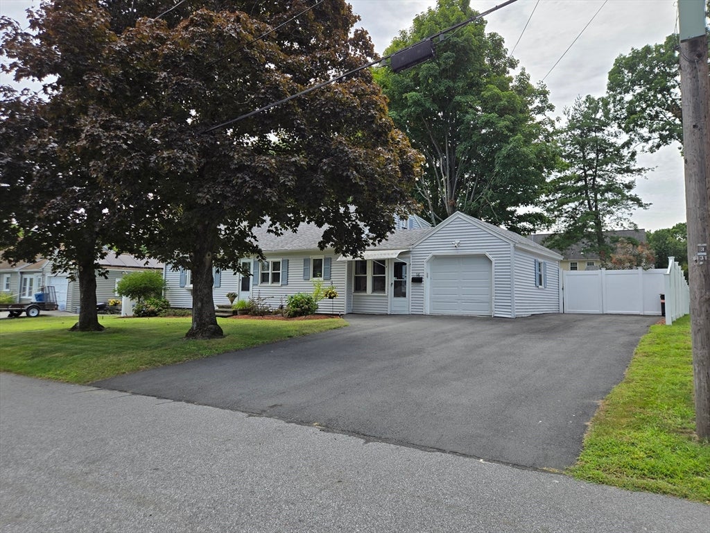 14 Ridgewood Circle, Lawrence, MA, 14 Ridgewood Circle, Lawrence, MA Photo #2