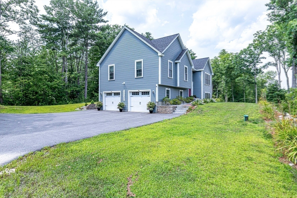 Sandown, New Hampshire 03873, United States, 4 Bedrooms Bedrooms, ,3 BathroomsBathrooms,Residential,Pending,124160