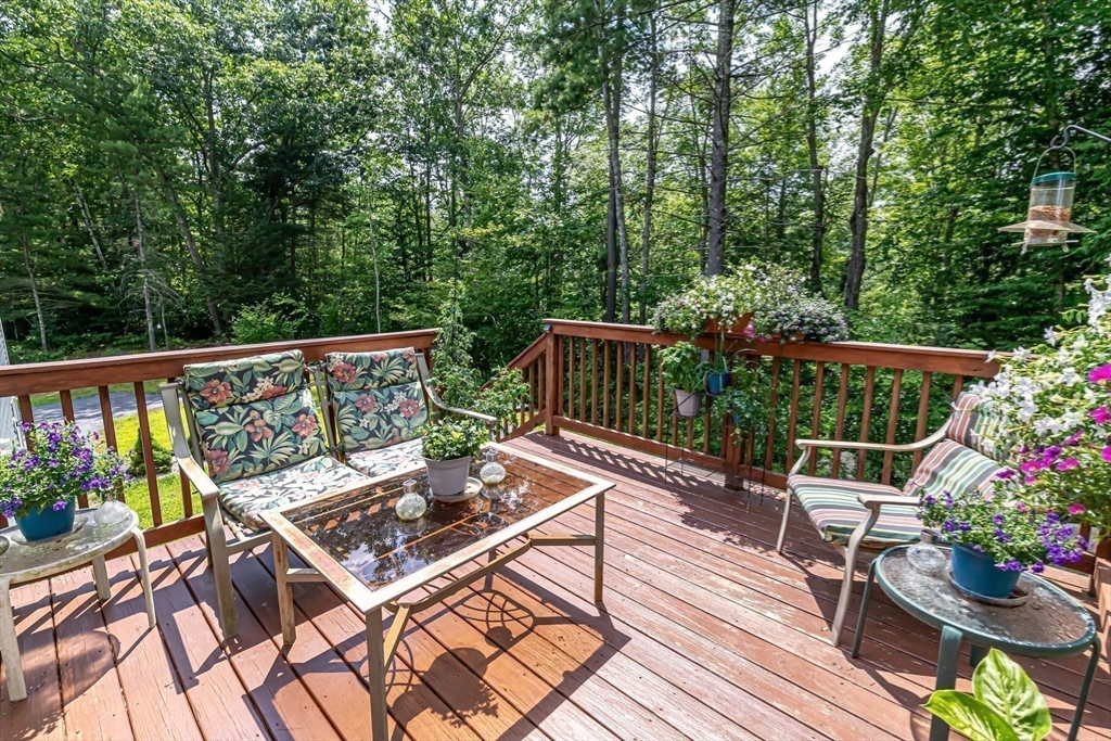 Sandown, New Hampshire 03873, United States, 4 Bedrooms Bedrooms, ,3 BathroomsBathrooms,Residential,Pending,124160