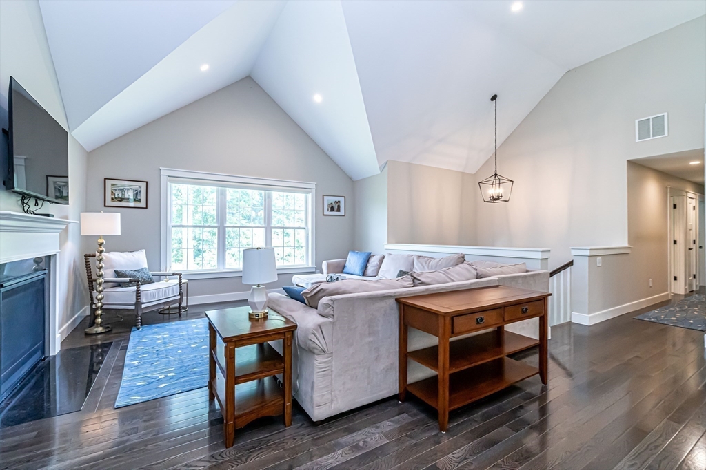 Sandown, New Hampshire 03873, United States, 4 Bedrooms Bedrooms, ,3 BathroomsBathrooms,Residential,Pending,124160