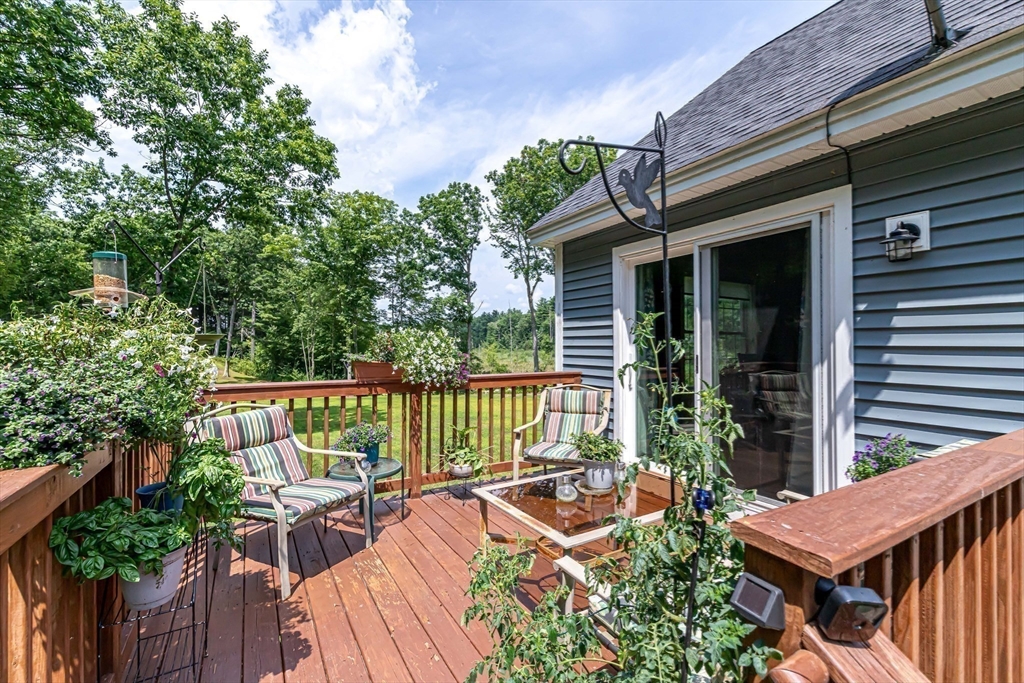 Sandown, New Hampshire 03873, United States, 4 Bedrooms Bedrooms, ,3 BathroomsBathrooms,Residential,Pending,124160