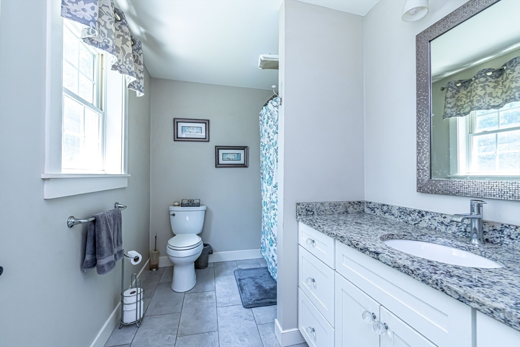 Sandown, New Hampshire 03873, United States, 4 Bedrooms Bedrooms, ,3 BathroomsBathrooms,Residential,Pending,124160