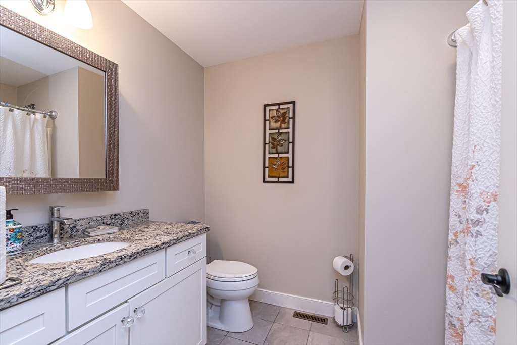 Sandown, New Hampshire 03873, United States, 4 Bedrooms Bedrooms, ,3 BathroomsBathrooms,Residential,Pending,124160