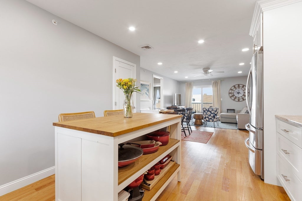 1093 Main St 4