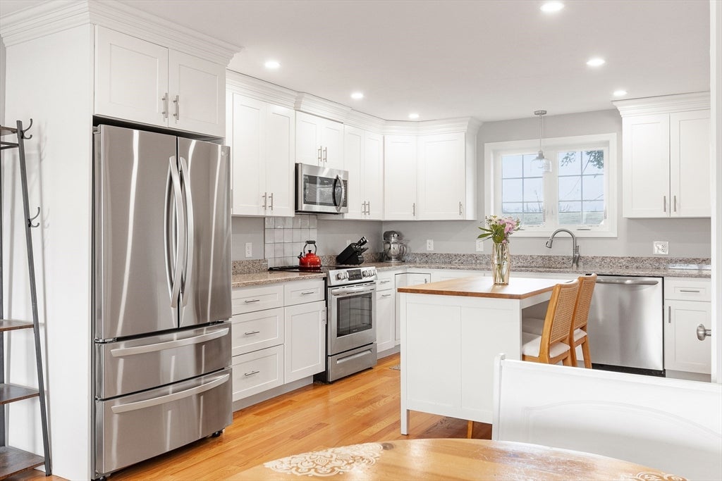 Photo of 1093 Main St, Weymouth, MA