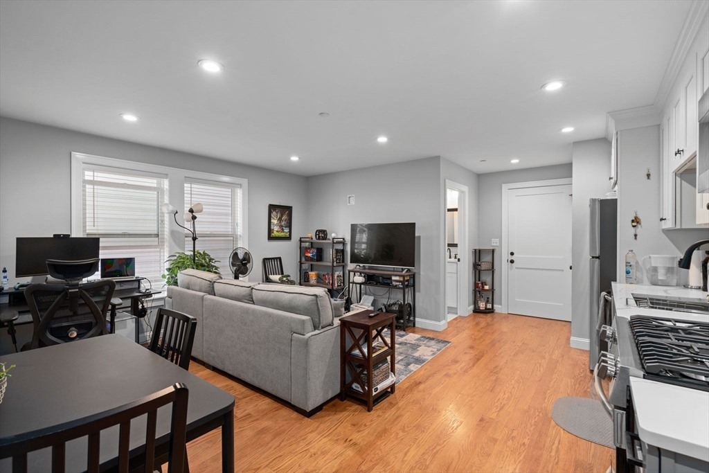 223 Saratoga St U203