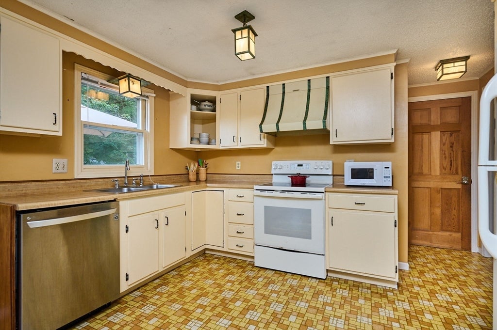 21 Old Bernardston Rd, Northfield, MA, 21 Old Bernardston Rd, Northfield, MA Photo #8