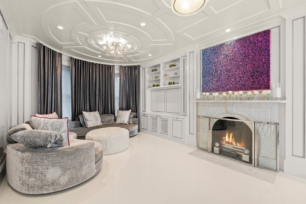 68 W Rutland Sq.