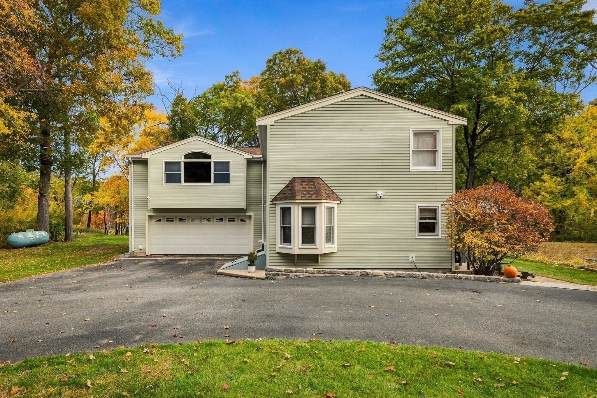 61 Lakeshore Dr