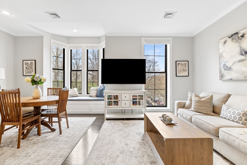 13 Monument Square 2