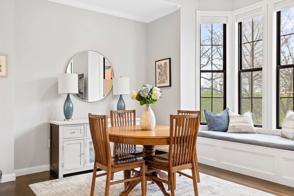 13 Monument Square 2