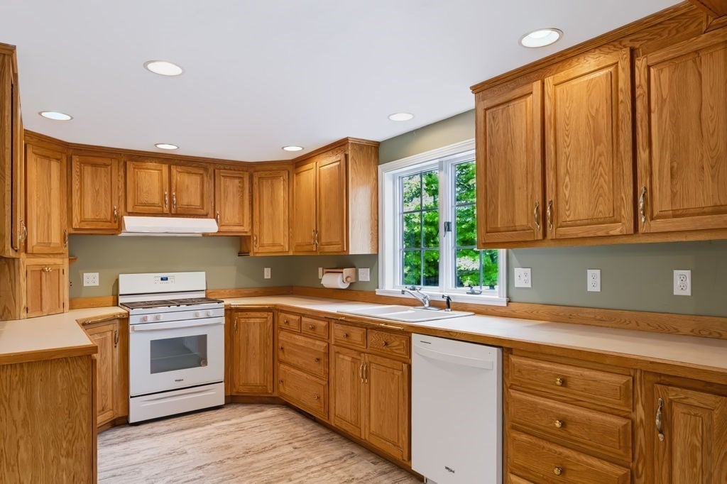 28 Forrester St #28, Newburyport, MA, 28 Forrester St #28, Newburyport, MA Photo #6