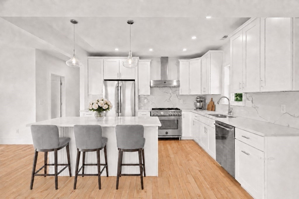 8 Leyden Ave 8