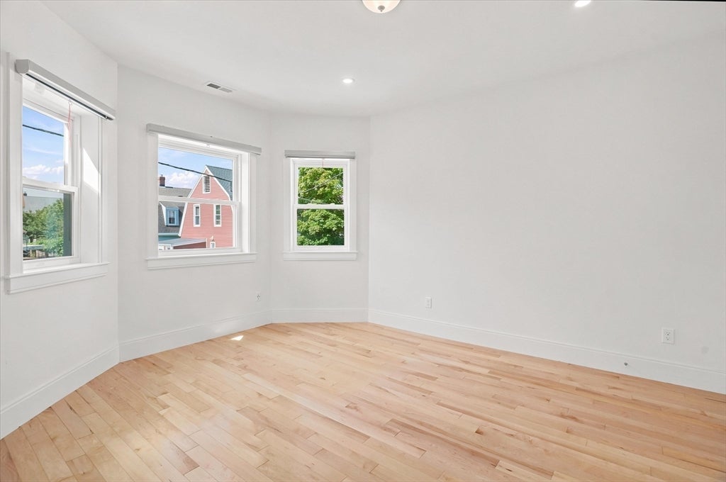 8 Leyden Ave #8, Medford, MA Photo #31