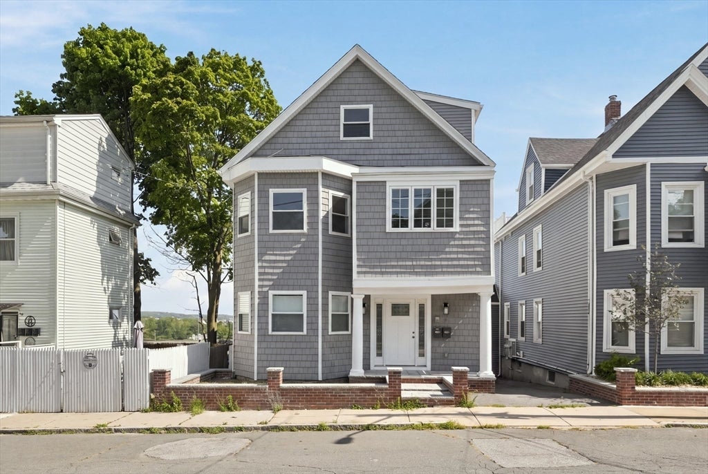 8 Leyden Ave 8