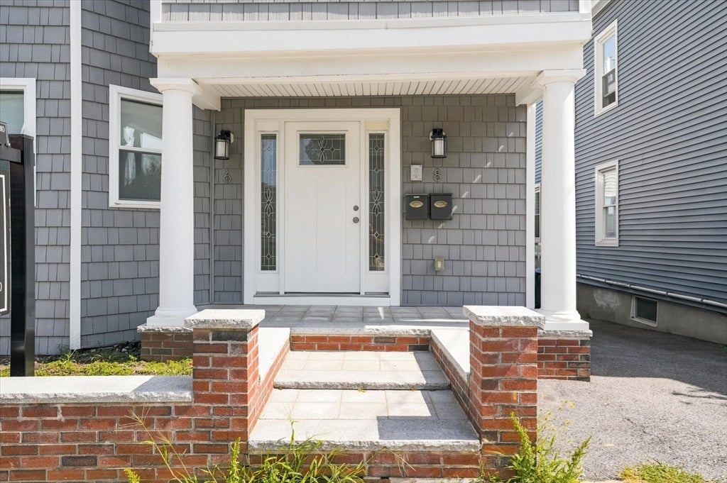 8 Leyden Ave 8