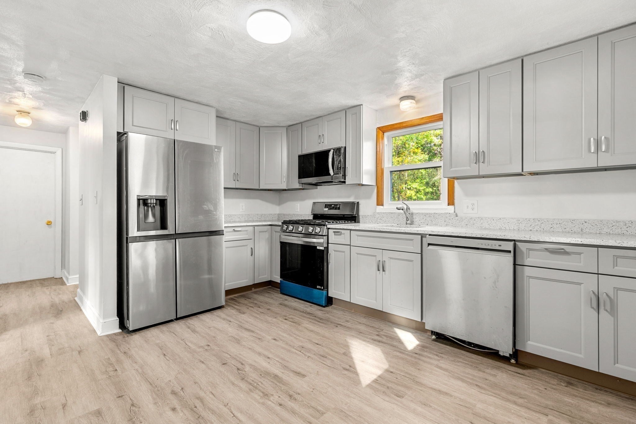 250 Shawsheen ST, Tewksbury, MA Photo #7