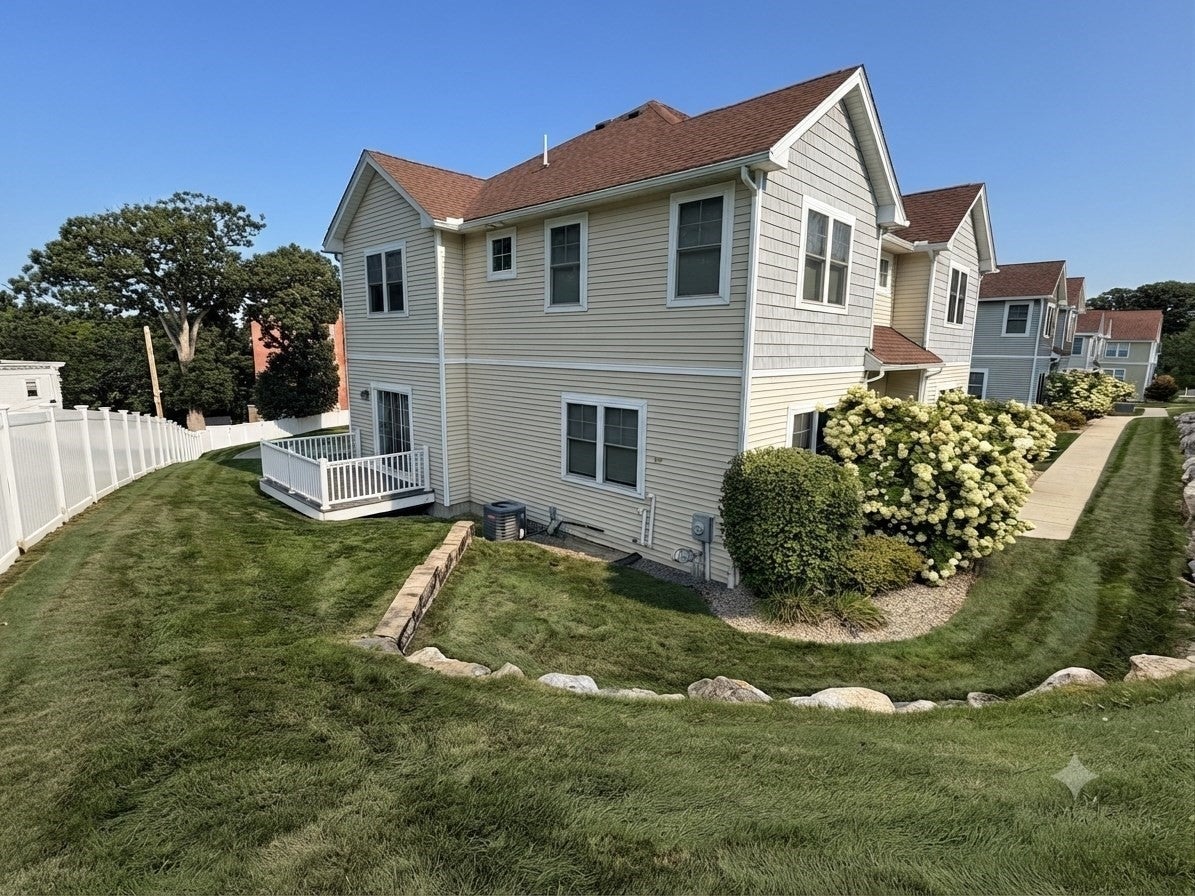 58 Oak St 58