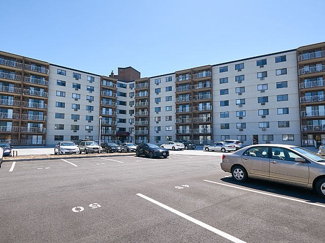 Watertown, Massachusetts 02472, United States, 2 Bedrooms Bedrooms, ,2 BathroomsBathrooms,Residential,Active,97235