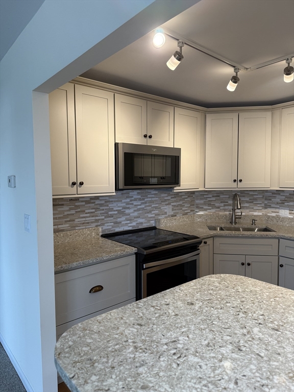 Watertown, Massachusetts 02472, United States, 2 Bedrooms Bedrooms, ,2 BathroomsBathrooms,Residential,Active,97235