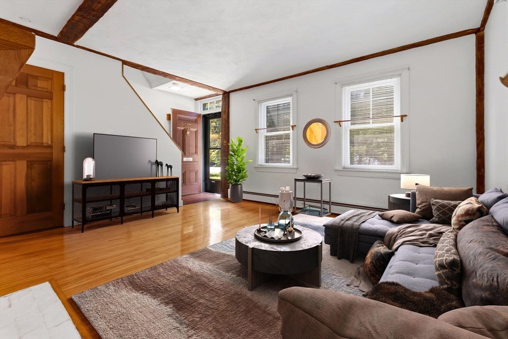 307 Maple Street 307