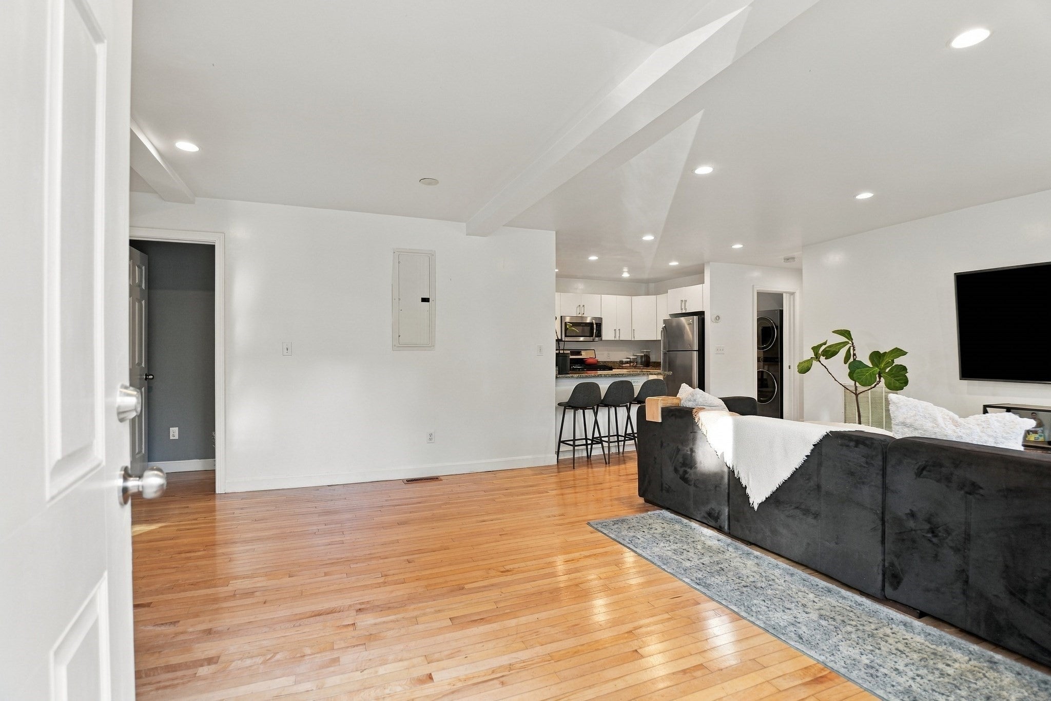 89 Broad Street #1, Lynn, MA, 89 Broad Street #1, Lynn, MA Photo #4