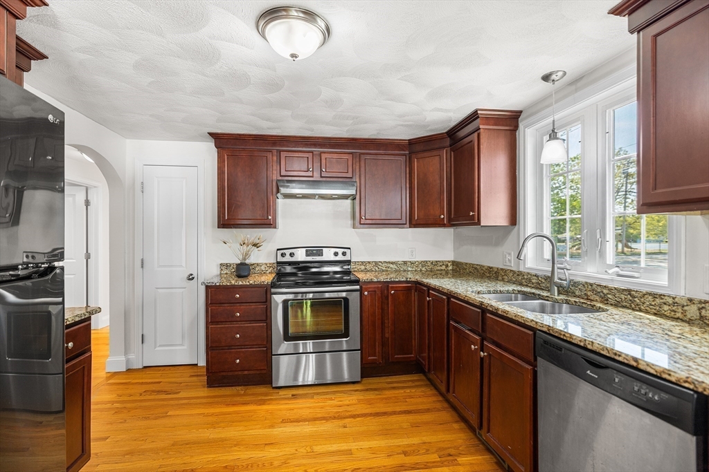 1 Egmont Ave