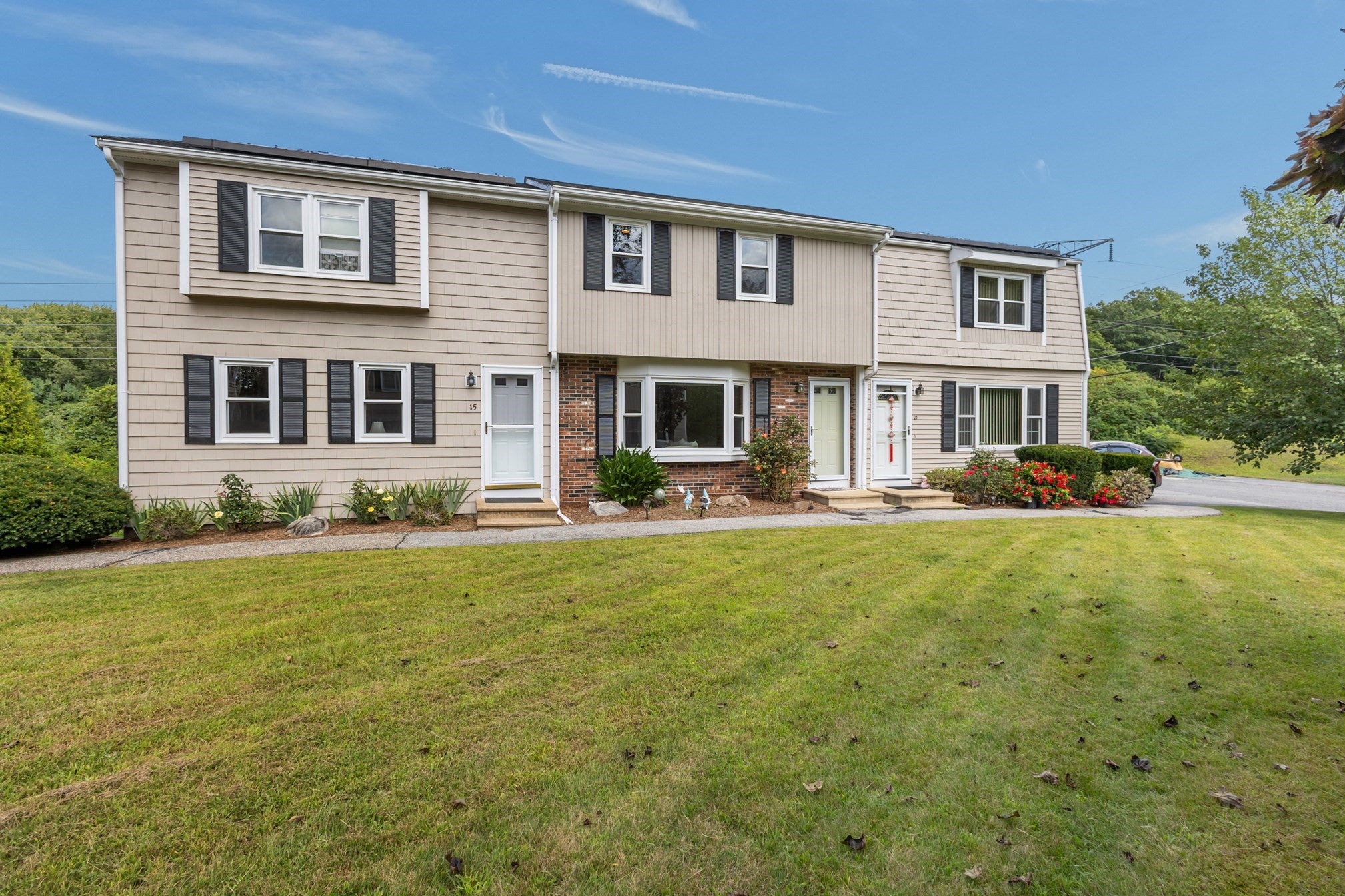 Photo of 17 Perry Pl, Auburn, MA