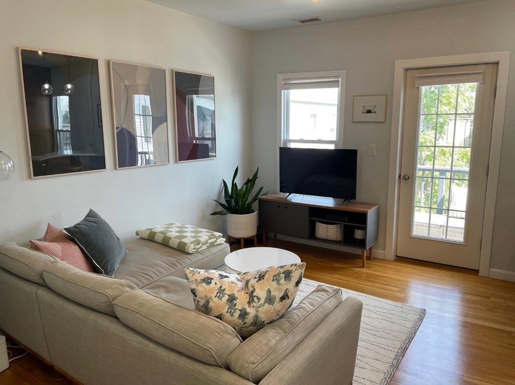258 Everett 3