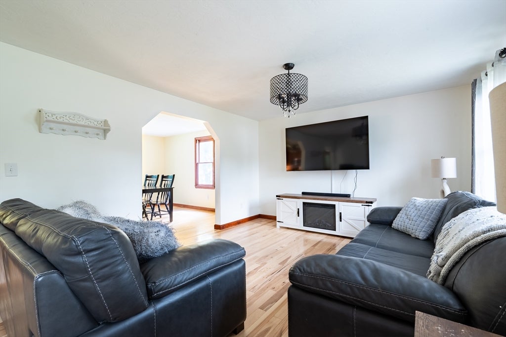 15 Thatcher Sq, Brockton, MA Photo #4