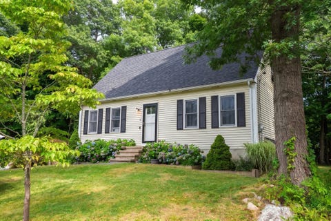 Photo of 15 Thatcher Sq, Brockton, MA 02302 (MLS # 73564984)