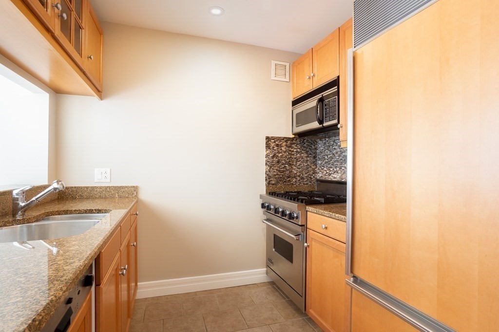 1 Avery St 11C