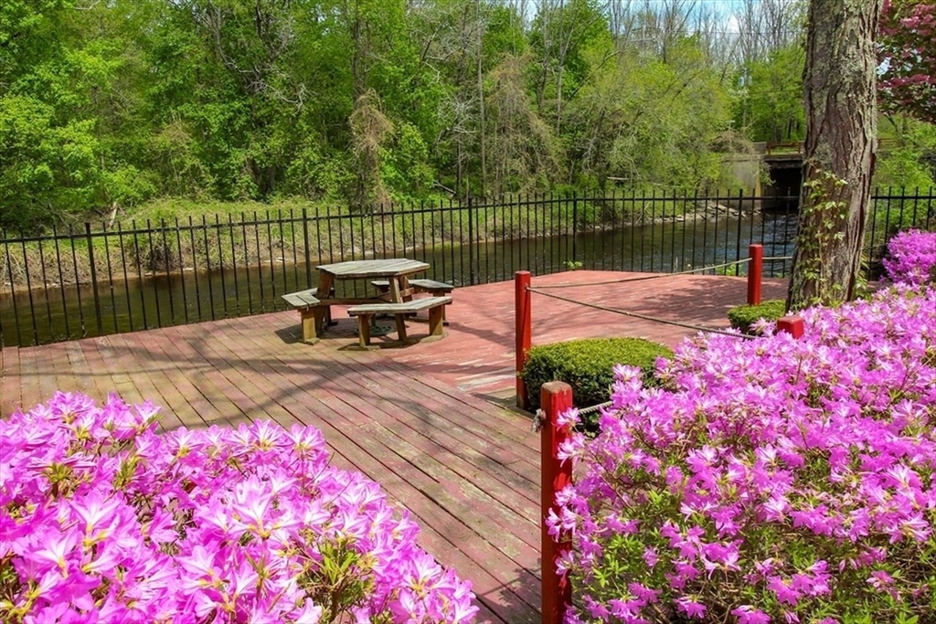 96 Old Colony Ave 227