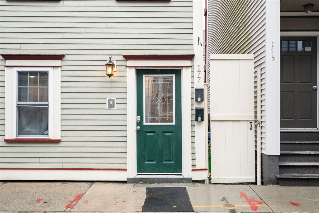 Boston, Massachusetts 02127, United States, 2 Bedrooms Bedrooms, ,2 BathroomsBathrooms,Residential,Pending,105142