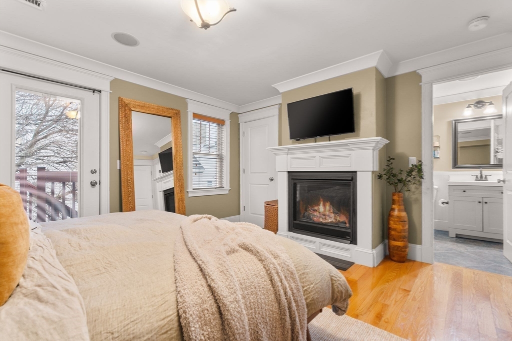 Boston, Massachusetts 02127, United States, 2 Bedrooms Bedrooms, ,2 BathroomsBathrooms,Residential,Pending,105142