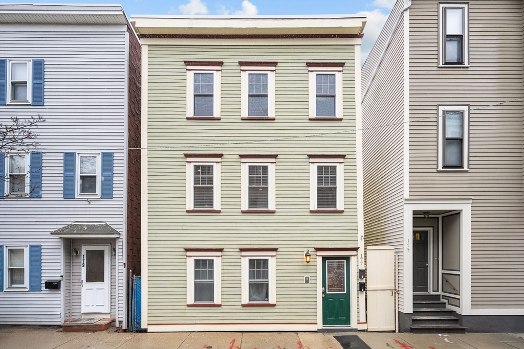 Boston, Massachusetts 02127, United States, 2 Bedrooms Bedrooms, ,2 BathroomsBathrooms,Residential,Pending,105142