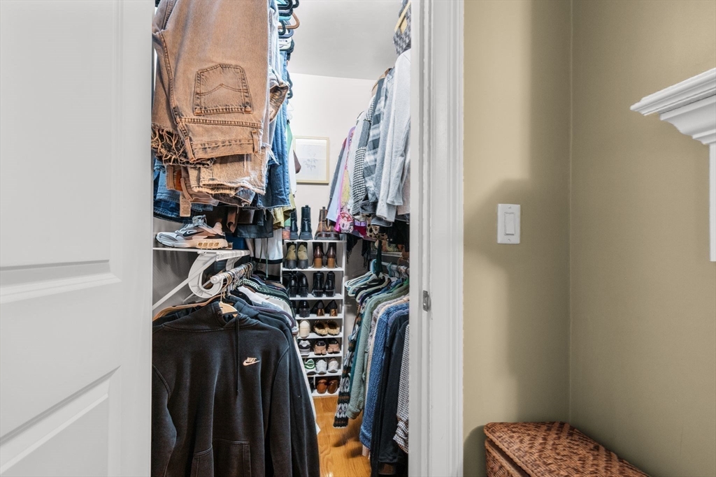 Boston, Massachusetts 02127, United States, 2 Bedrooms Bedrooms, ,2 BathroomsBathrooms,Residential,Pending,105142