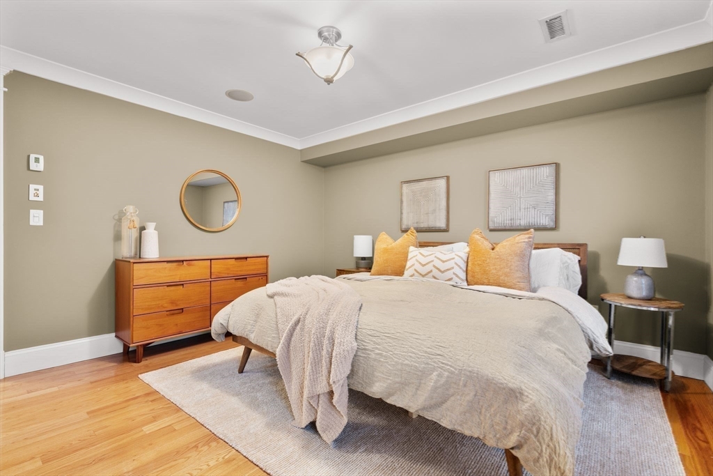 Boston, Massachusetts 02127, United States, 2 Bedrooms Bedrooms, ,2 BathroomsBathrooms,Residential,Pending,105142