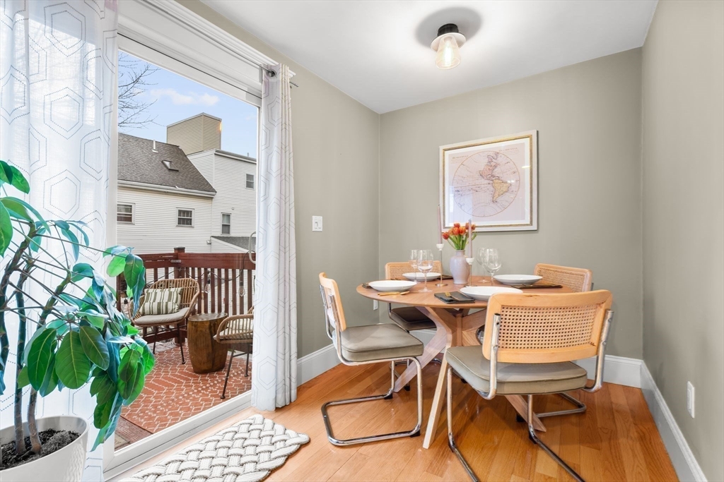 Boston, Massachusetts 02127, United States, 2 Bedrooms Bedrooms, ,2 BathroomsBathrooms,Residential,Pending,105142