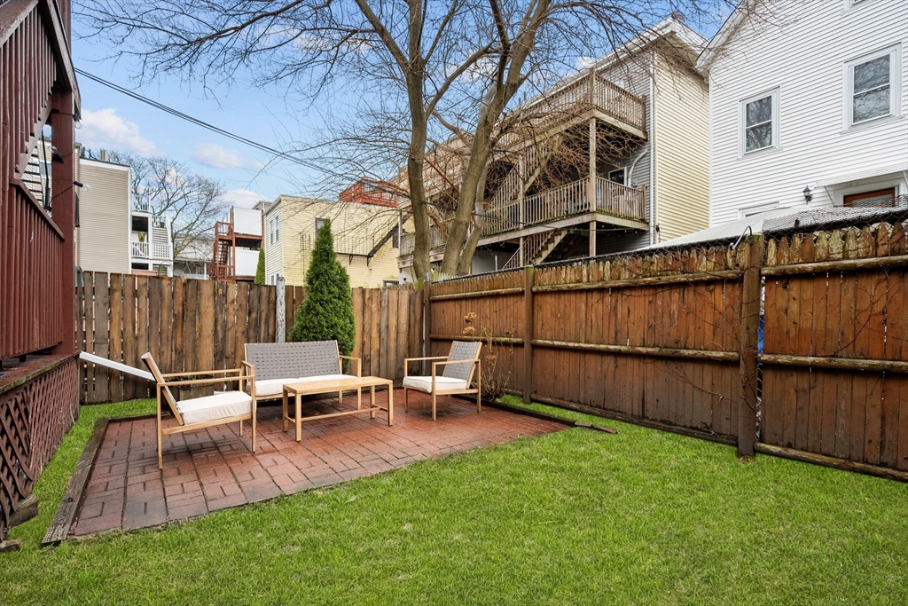 Boston, Massachusetts 02127, United States, 2 Bedrooms Bedrooms, ,2 BathroomsBathrooms,Residential,Pending,105142