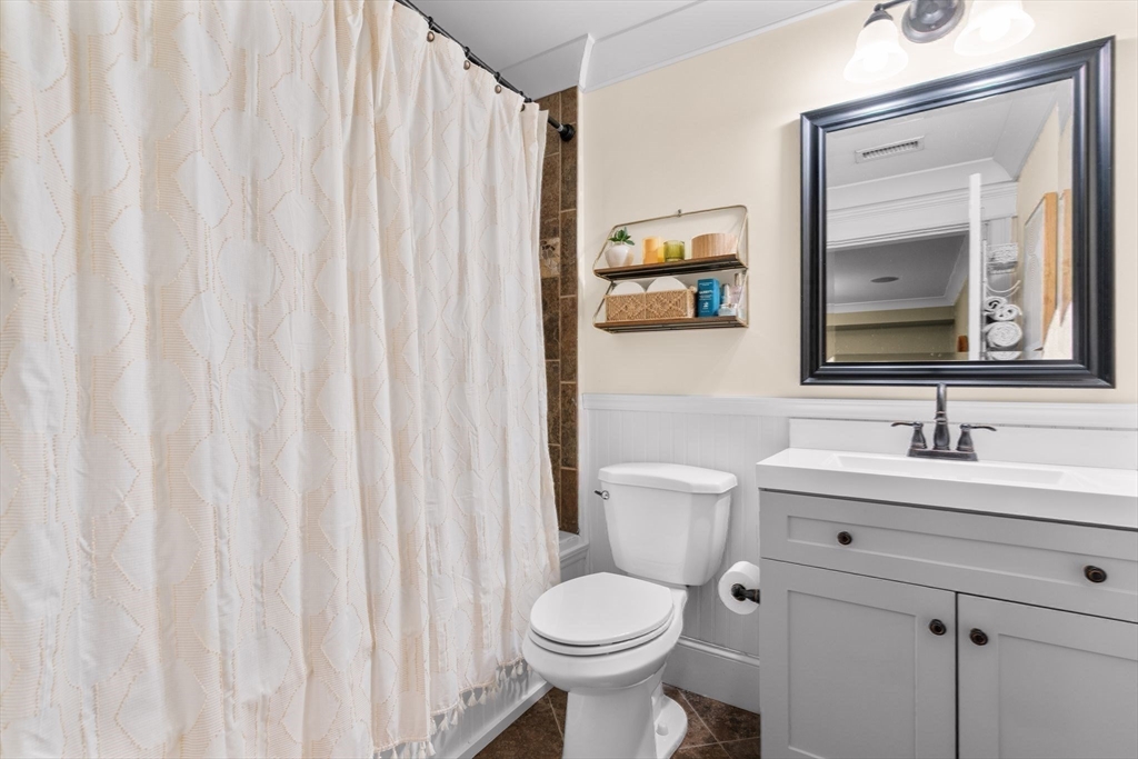 Boston, Massachusetts 02127, United States, 2 Bedrooms Bedrooms, ,2 BathroomsBathrooms,Residential,Pending,105142