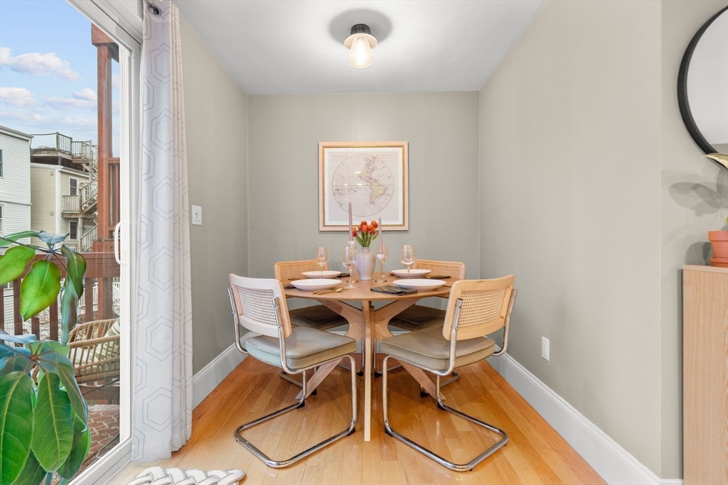 Boston, Massachusetts 02127, United States, 2 Bedrooms Bedrooms, ,2 BathroomsBathrooms,Residential,Pending,105142