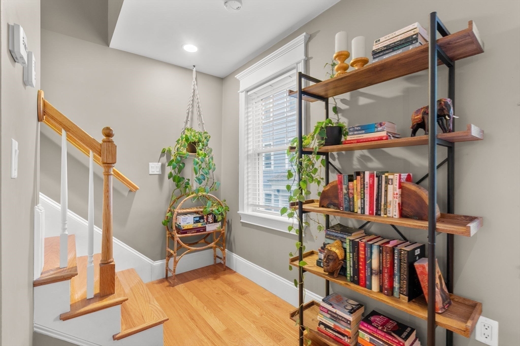 Boston, Massachusetts 02127, United States, 2 Bedrooms Bedrooms, ,2 BathroomsBathrooms,Residential,Pending,105142