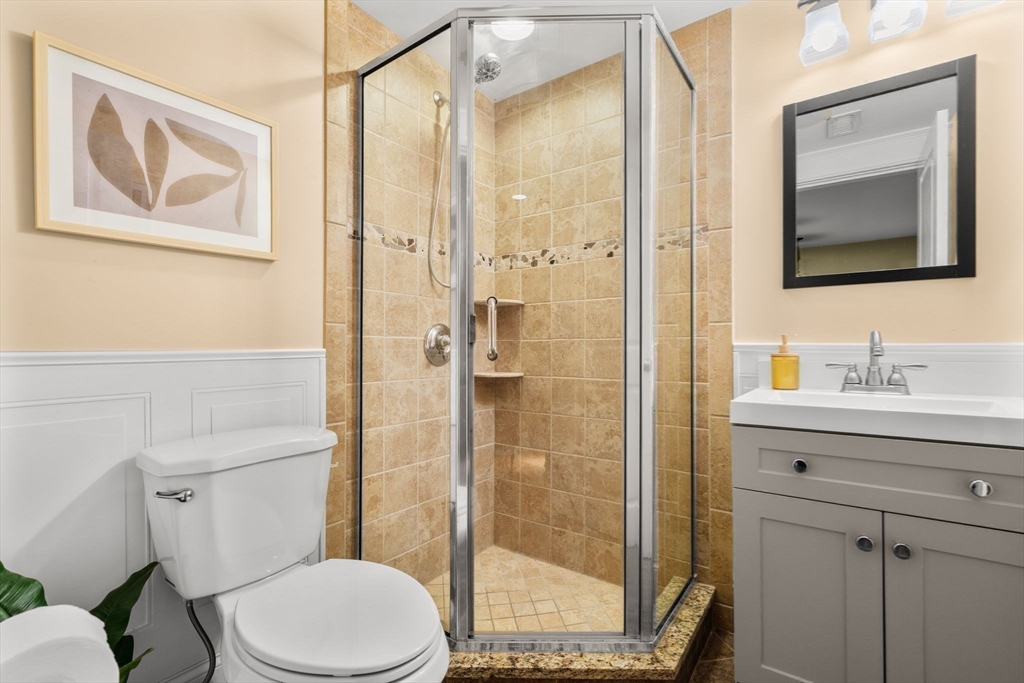 Boston, Massachusetts 02127, United States, 2 Bedrooms Bedrooms, ,2 BathroomsBathrooms,Residential,Pending,105142