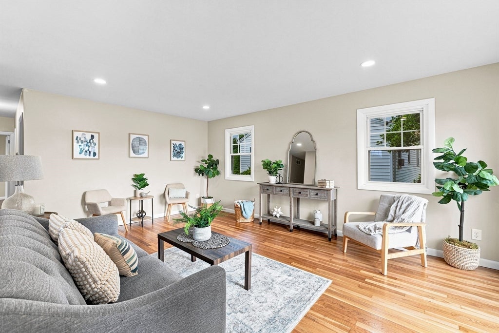60 Sable Ave