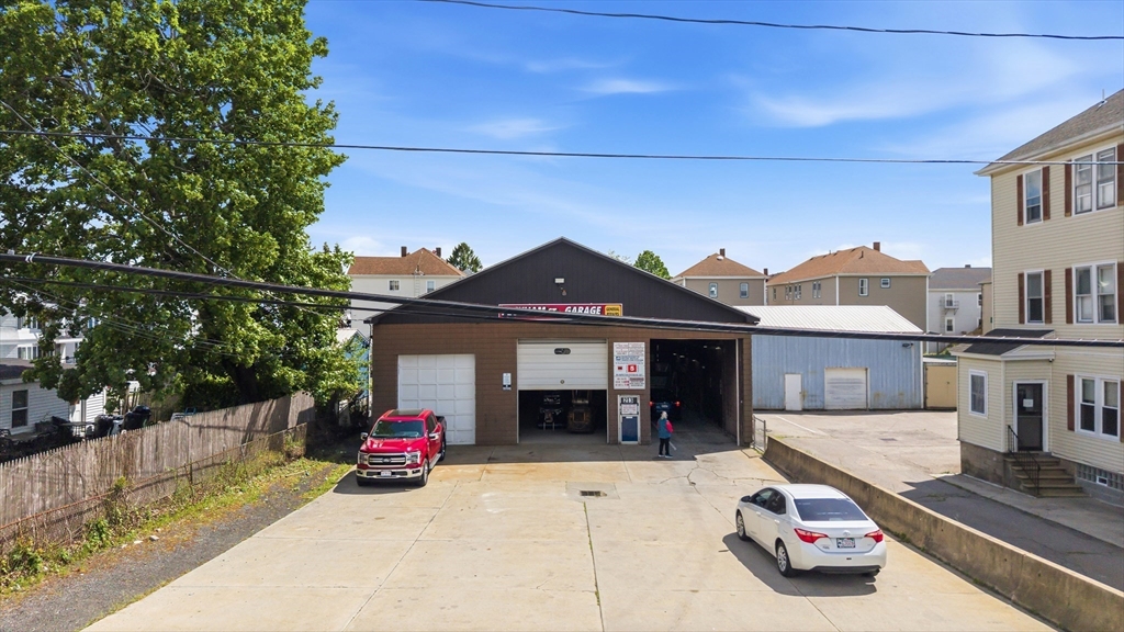 213 Peckham St