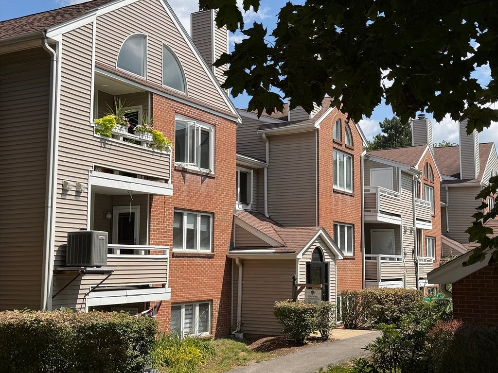 10 Chapman St 208