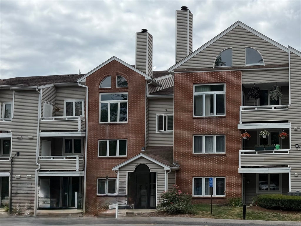 10 Chapman St 208